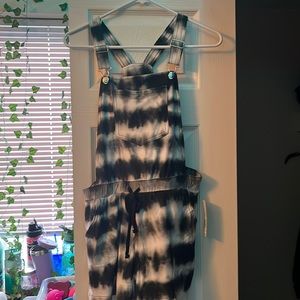 Black and white cloth  romper overalls